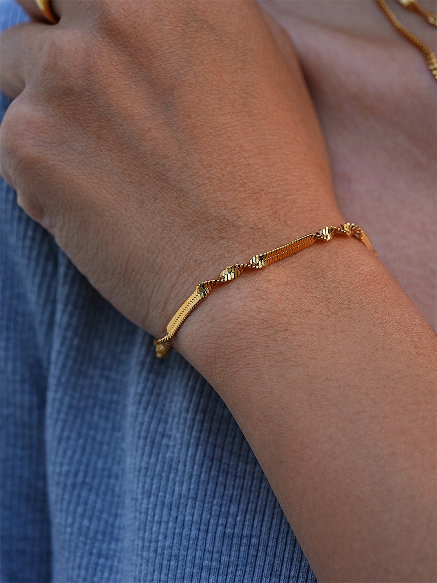 Full of Twist ARMBAND Gold-Shopicrush